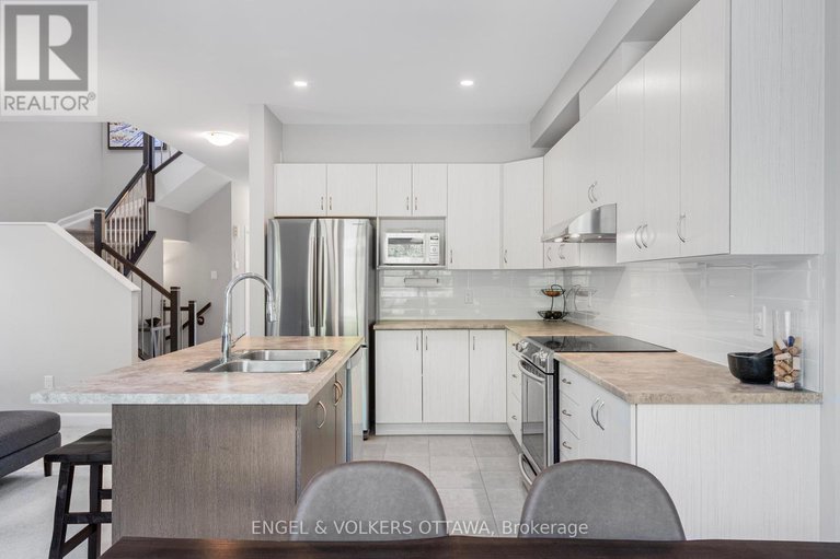 29052696/220-geyser-place/hearts-desire/ottawa/ontario/K2J6P1_12