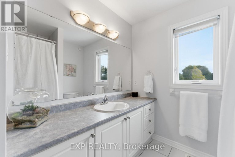 29033909/17-olde-towne-avenue/village-of-russell/russell/ontario/K4R0A5_26