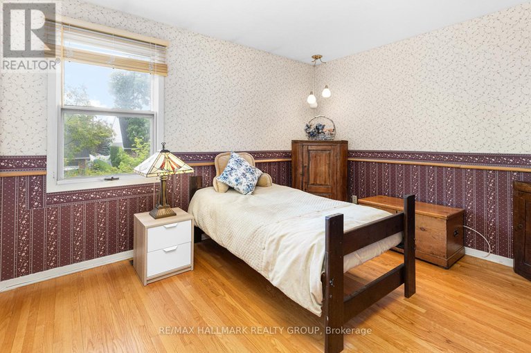 28574770/2435-georgina-drive/whitehaven/ottawa/ontario/K2B7N1_28