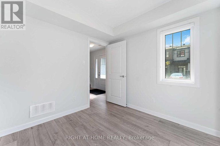 28995308/214-attwell-private/morgans-grantsouth-march/ottawa/ontario/K2K0P6_5