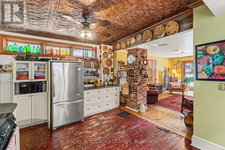 29394654/88-pinhey-street/hintonburg/ottawa/ontario/K1Y1T4_15