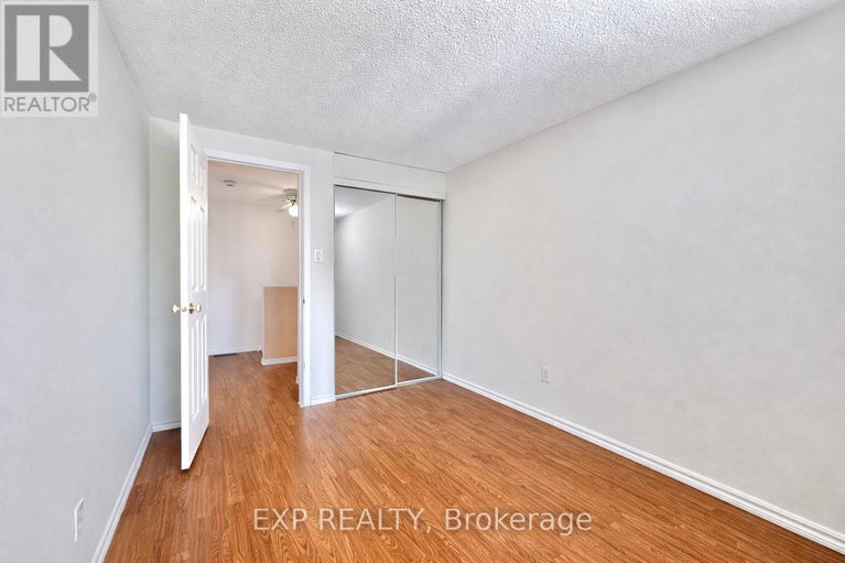 29445569/11c-sonnet-crescent/westcliffe-estates/ottawa/ontario/K2H8W8_29