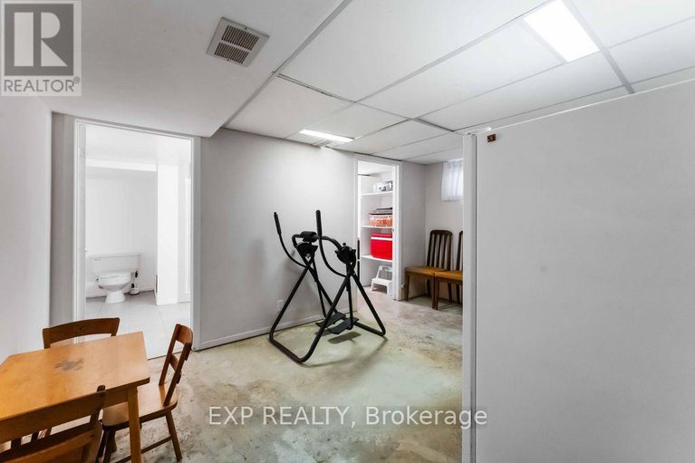 28608756/6-lyall-street/city-viewskylinefisher-heightsparkwood-hills/ottawa/ontario/K2E5G6_26