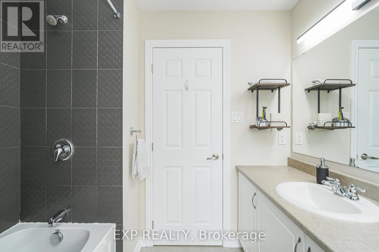 28989822/400-brigatine-avenue/stittsville-north/ottawa/ontario/K2S0P7_24