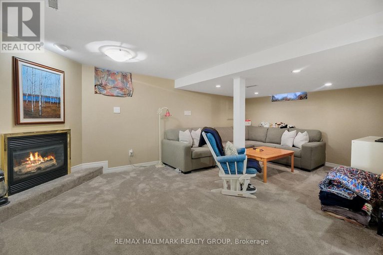 28610076/1352-baden-avenue/emerald-woodssawmill-creek/ottawa/ontario/K1T1V7_24