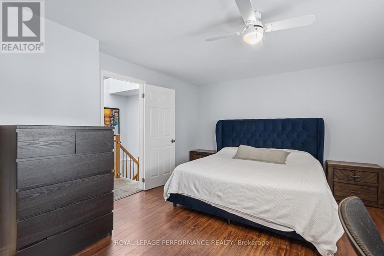 29606719/219-switzer-avenue/westborohampton-park/ottawa/ontario/K1Z7H8_22