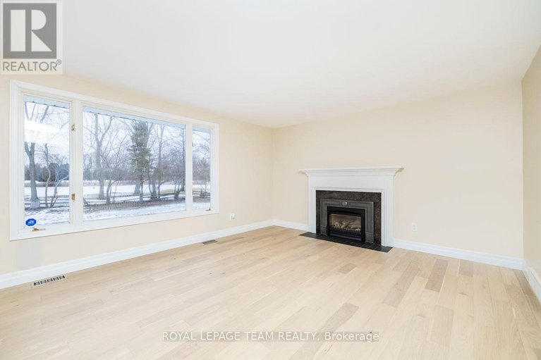28822085/1245-fairway-drive/manotick-south-to-roger-stevens/ottawa/ontario/K4M1B3_11