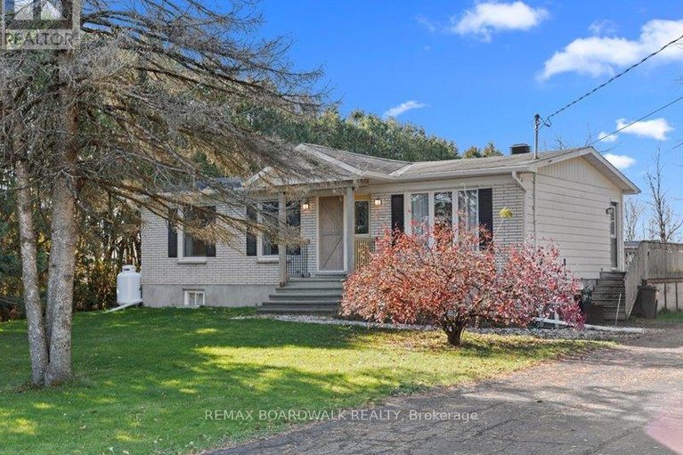 29519849/2462-dunning-road/cumberland-west/ottawa/ontario/K0A3E0_1