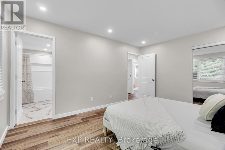 28458465/12-bayside-private/mooneys-bayriverside-park/ottawa/ontario/K1V9R3_16