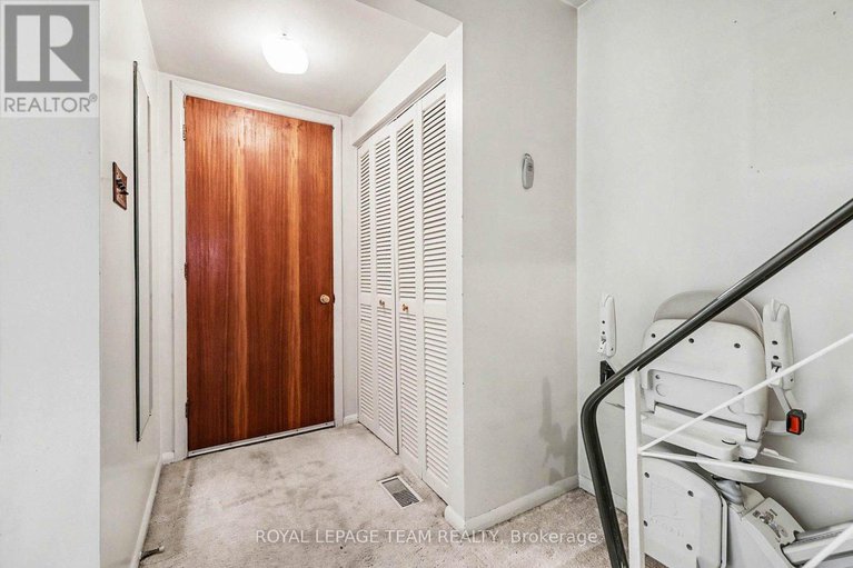 29231549/906-ivanhoe-avenue/queensway-terrace-north/ottawa/ontario/K2B5S5_4