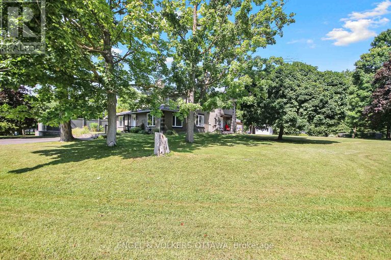 28973132/5593-whitewood-avenue-sw/manotick-village-manotick-estates/ottawa/ontario/K4M1E1_5