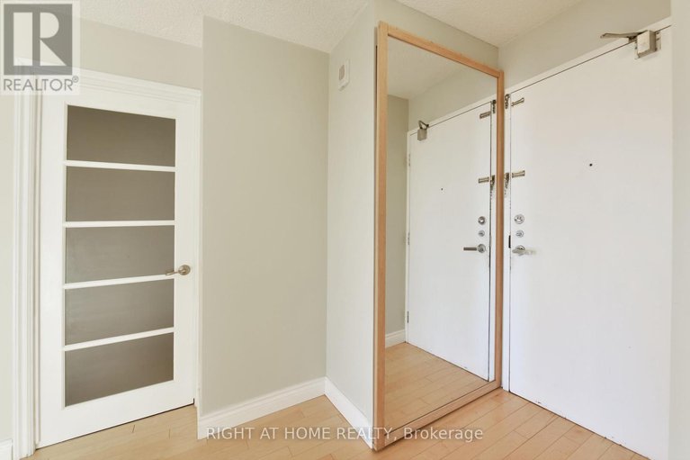 27927531/1705-1785-frobisher-lane/riverview-park/ottawa/ontario/K1G3T7_5