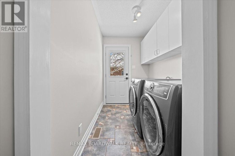 29312529/1367-talcy-crescent/fallingbrookridgemount/ottawa/ontario/K4A3C4_22