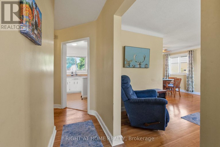 28854766/205-withrow-avenue/meadowlandsst-claire-gardens/ottawa/ontario/K2G2J8_9