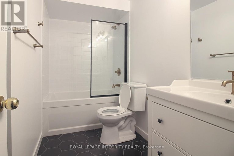 29052412/1080-des-ormes-place/convent-glen-north/ottawa/ontario/K1C5L7_23