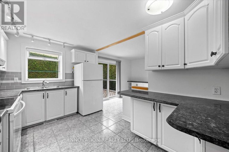 28436166/1553-marcoux-drive/bilberry-creekqueenswood-heights/ottawa/ontario/K1E2K5_11