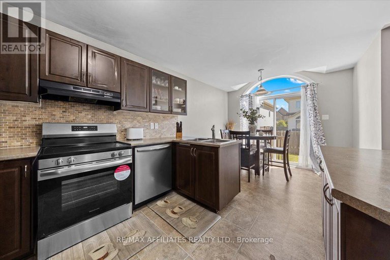 28378372/119-silvermoon-crescent/avalon-east/ottawa/ontario/K4A0P5_18