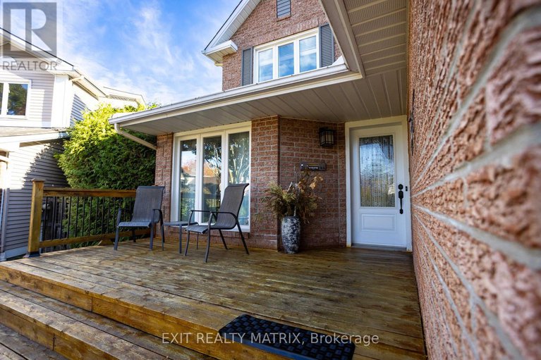 29422357/1879-rosewind-court/chapel-hill/ottawa/ontario/K1C7E3_4