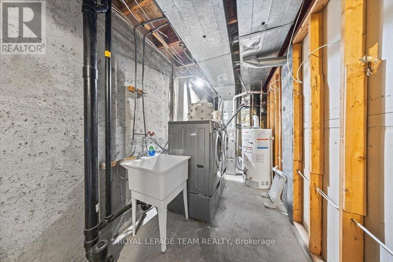 29634635/8-crownridge-drive/emerald-meadowstrailwest/ottawa/ontario/K2M2M8_34