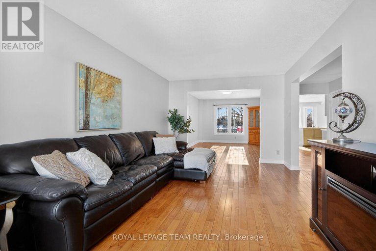 29430721/1604-proulx-drive/fallingbrookpineridge/ottawa/ontario/K4A1T5_7