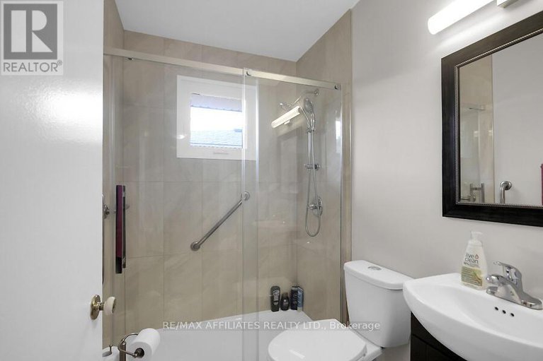 28858378/52-laurie-court/glencairnhazeldean/ottawa/ontario/K2L1S4_20