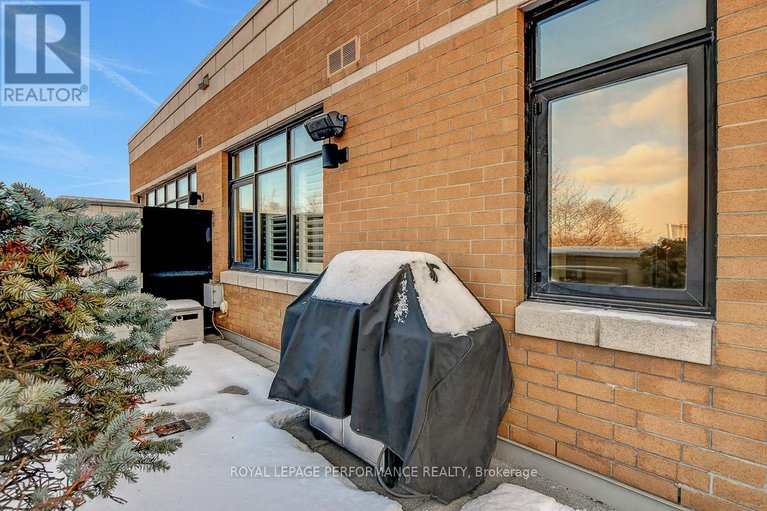 29170503/ph2-260-besserer-street/sandy-hill/ottawa/ontario/K1N1J3_19