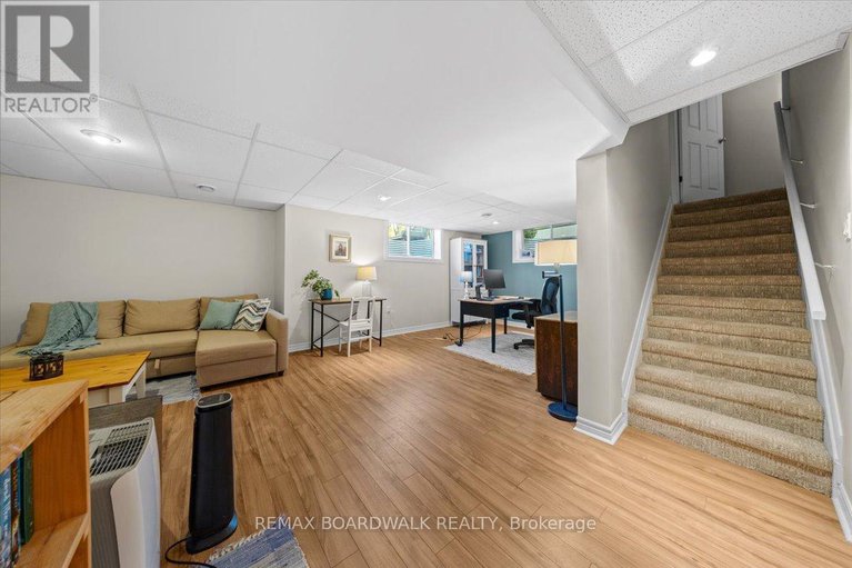 29240598/906-pellerin-place/avalon-east/ottawa/ontario/K4A0S4_37