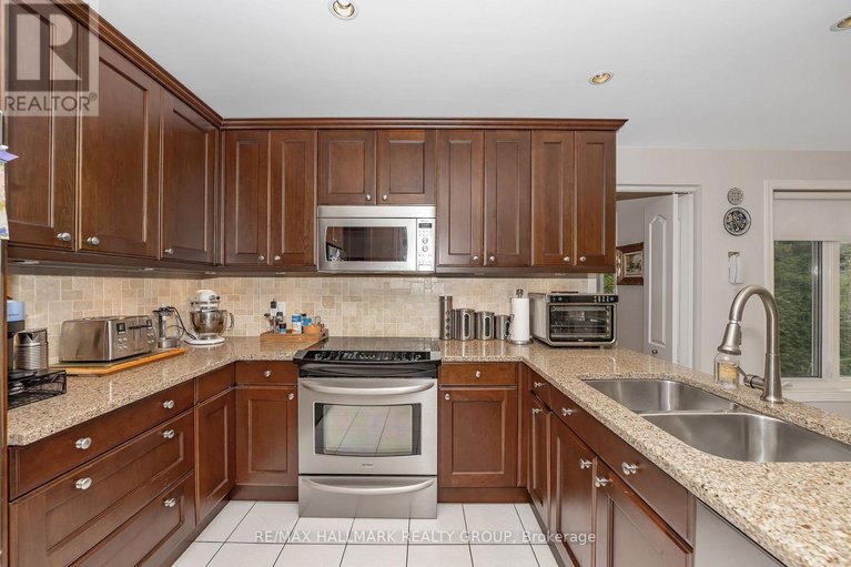 29624952/1850-thornecrest-street/chapel-hill/ottawa/ontario/K1C6K8_12