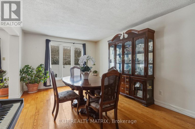 29324371/1123-burgundy-lane/convent-glen/ottawa/ontario/K1C2M9_8