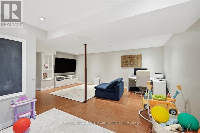 29117905/420-valade-crescent/fallingbrookpineridge/ottawa/ontario/K4A2W2_20