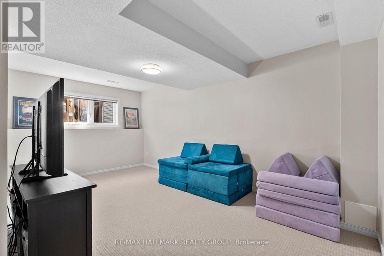 28834905/379-rolling-meadow-crescent/mer-bleuebradley-estatesanderson-park/ottawa/ontario/K1W0A9_28