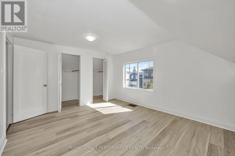 28423853/195-baribeau-street/vanier/ottawa/ontario/K1L7R4_26