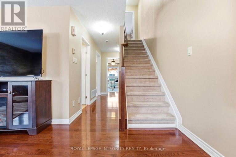 29600892/2720-grand-canal-street/half-moon-bay/ottawa/ontario/K2J0T1_29