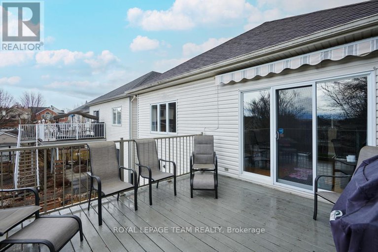 28598951/1581-belleterre-street/orleanssunridge/ottawa/ontario/K1C7N5_33