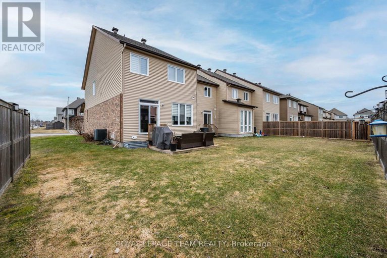 28396452/844-cedar-creek-drive/blossom-parkkemp-parkfindlay-creek/ottawa/ontario/K1T0B3_26