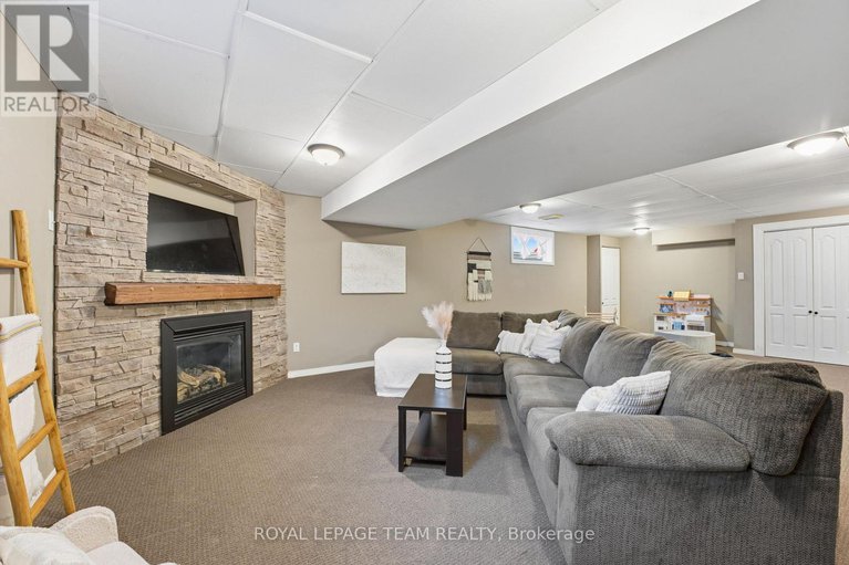 29081356/116-mclachlin-street-s/arnprior/arnprior/ontario/K7S3Y5_38