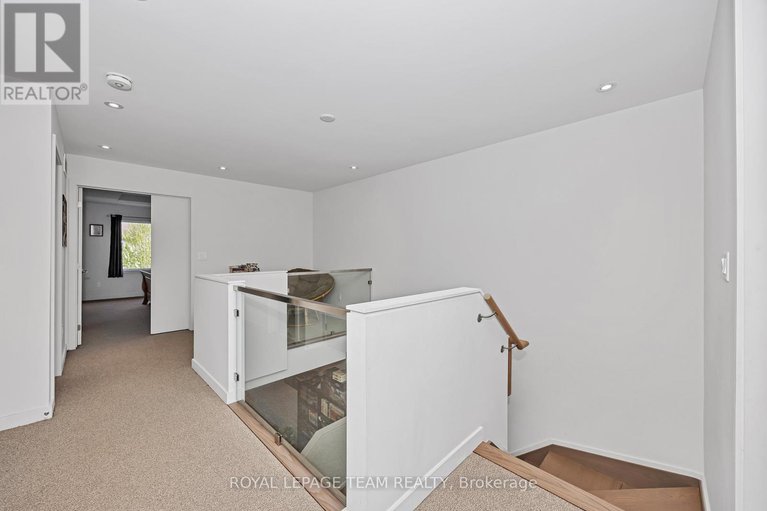 28504001/522-borbridge-avenue/riverside-southgloucester-glen/ottawa/ontario/K4M0H9_21