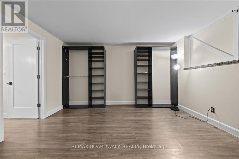 29208561/a-6643-bilberry-drive/convent-glen-north/ottawa/ontario/K1C4N5_18