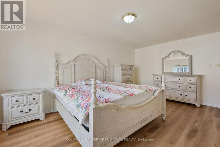 28482188/107-columbia-avenue/hunt-club/ottawa/ontario/K1V1Z3_22