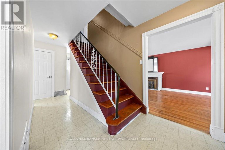 28767158/2326-harding-road/elmvale-acresurbandale/ottawa/ontario/K1G3B9_17