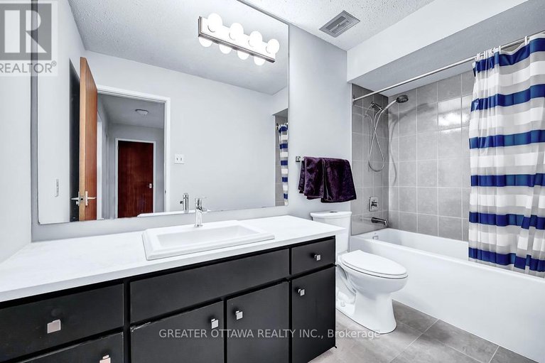 27904178/15-rutherford-crescent-s/beaverbrook/ottawa/ontario/K2K1N1_19