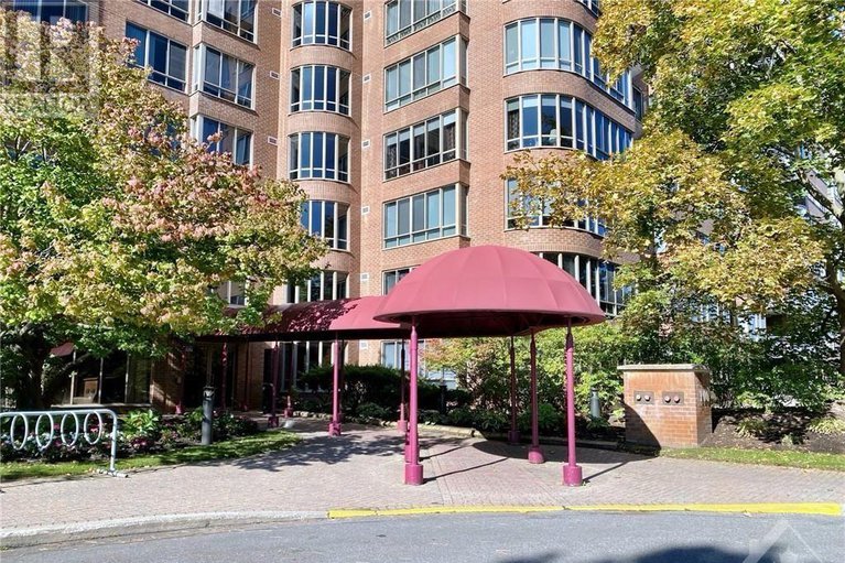 28248891/709-100-grant-carman-drive-w/borden-farmstewart-farmcarleton-heightsparkwood-hills/ottawa/ontario/K2E8B8_2