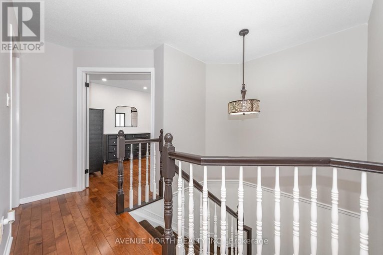 29648629/3028-courtyard-crescent/upper-hunt-club/ottawa/ontario/K1T3R7_19