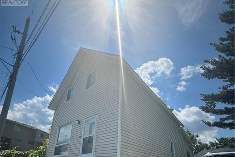27405143/674-pouliotte-street/town-of-rockland/clarence-rockland/ontario/K4K1E1_5