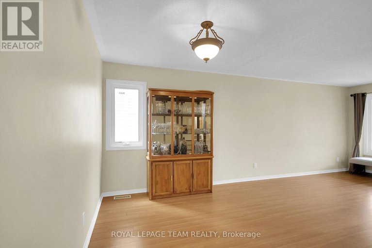 28518237/102-longshire-circle/longfields/ottawa/ontario/K2J4K8_14
