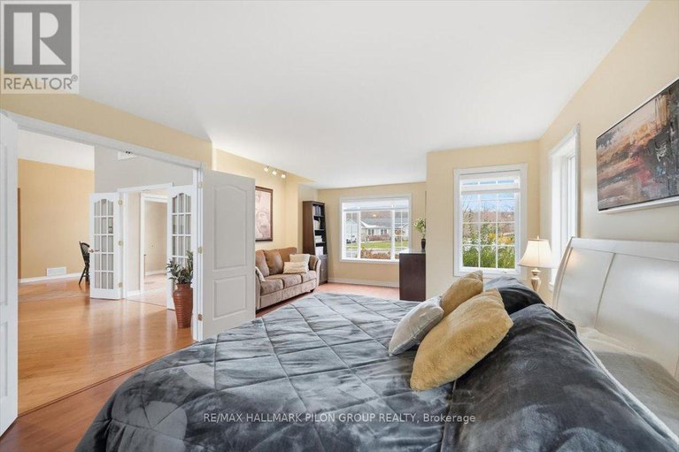 29249194/1147-fieldown-street/cumberland-ridge/ottawa/ontario/K4C1R7_12