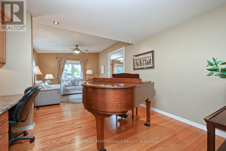 28652645/3025-linton-road/riverside-park-south/ottawa/ontario/K1V8H1_8