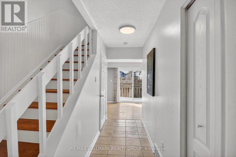 29464563/427-moodie-drive/bells-corners/ottawa/ontario/K2H8A5_17