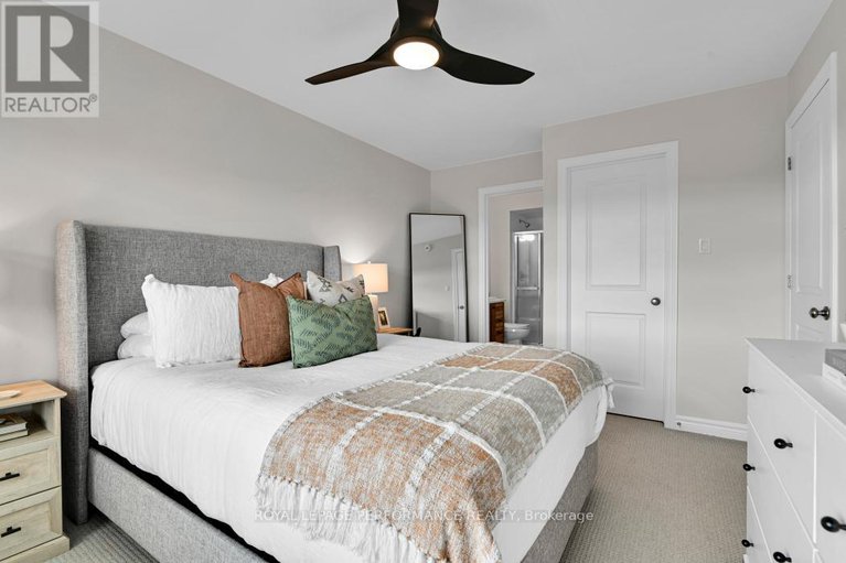 28973137/22-verglas-lane/mer-bleuebradley-estatesanderson-park/ottawa/ontario/K1W0P5_24