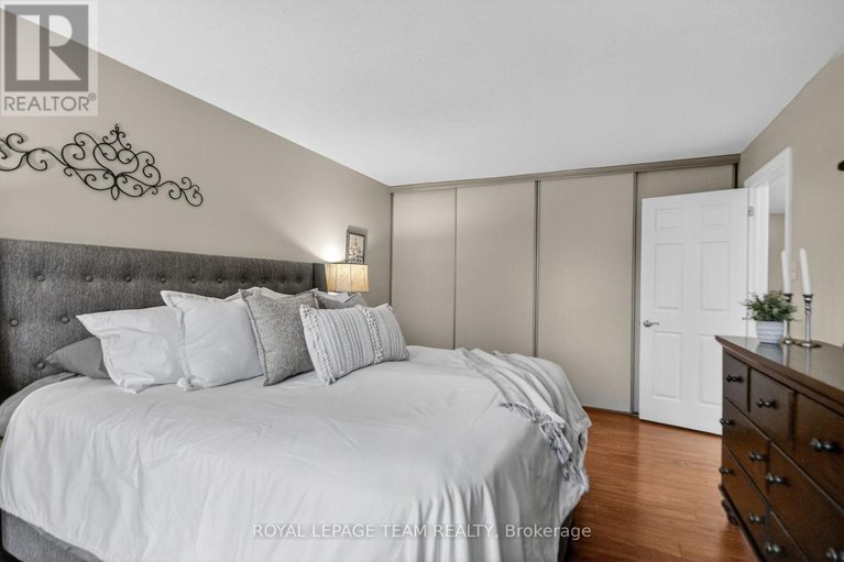 29608683/8-gowrie-drive/glencairnhazeldean/ottawa/ontario/K2L2S4_28